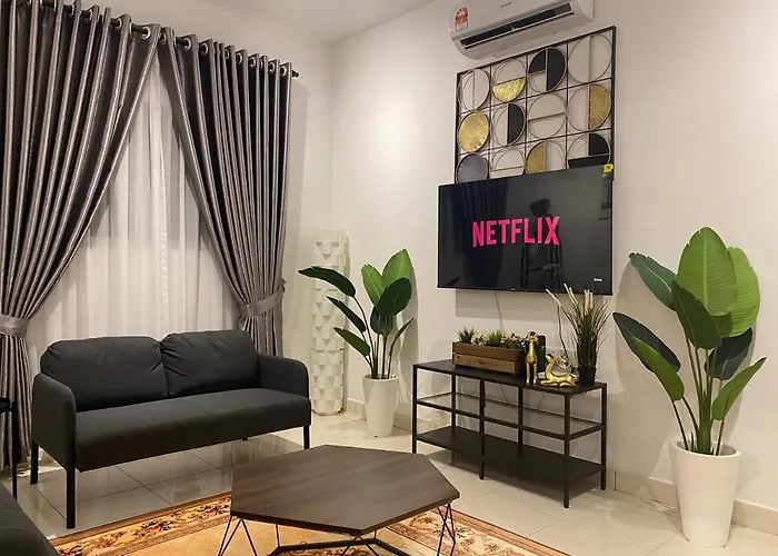 Reylin Alanis Suite // Free Wifi & Netflix // Airport Shuttle Service