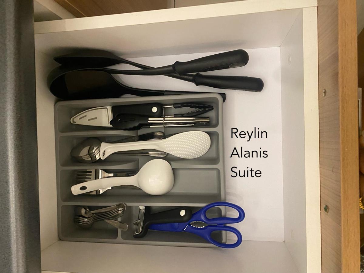 Reylin Alanis // Free Wifi & Netflix // Airport Shuttle Service Sepang