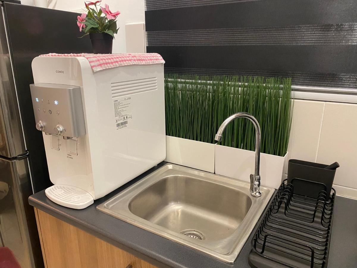 Reylin Alanis // Free Wifi & Netflix // Airport Shuttle Service Apartment