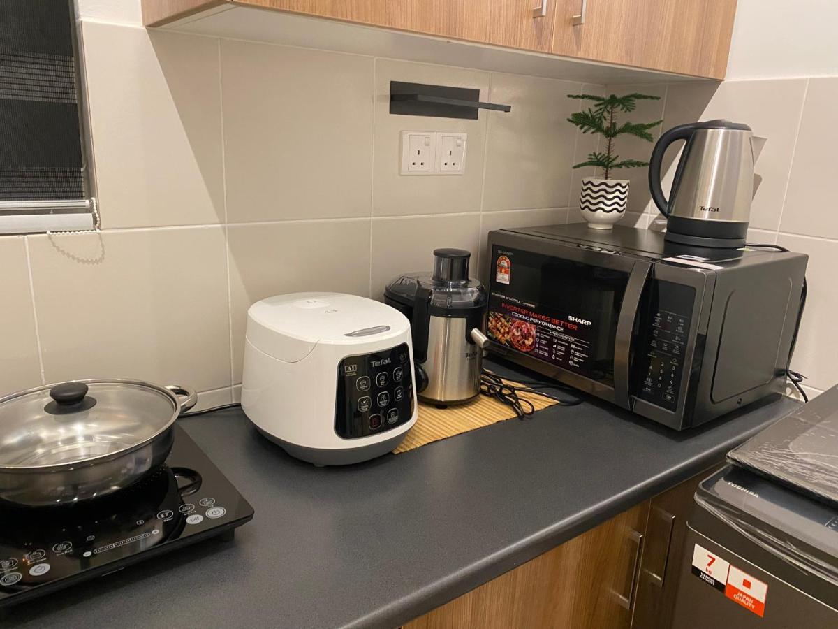 Reylin Alanis // Free Wifi & Netflix // Airport Shuttle Service Apartment