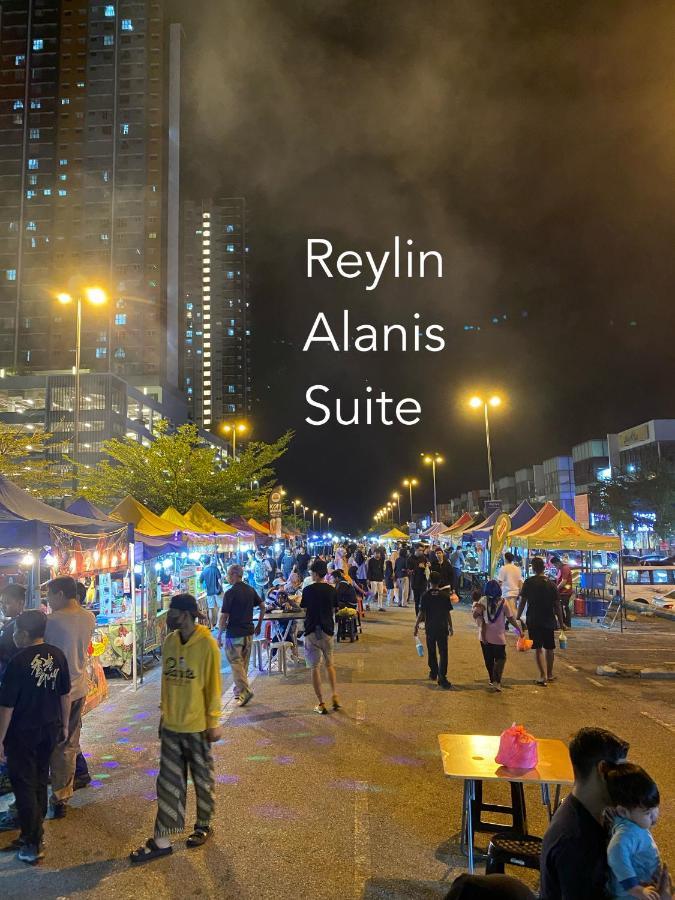 Reylin Alanis // Free Wifi & Netflix // Airport Shuttle Service * Sepang