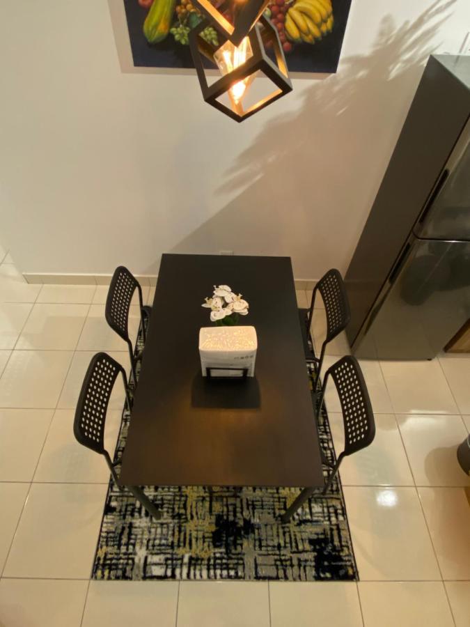 Apartment Reylin Alanis // Free Wifi & Netflix // Airport Shuttle Service Sepang