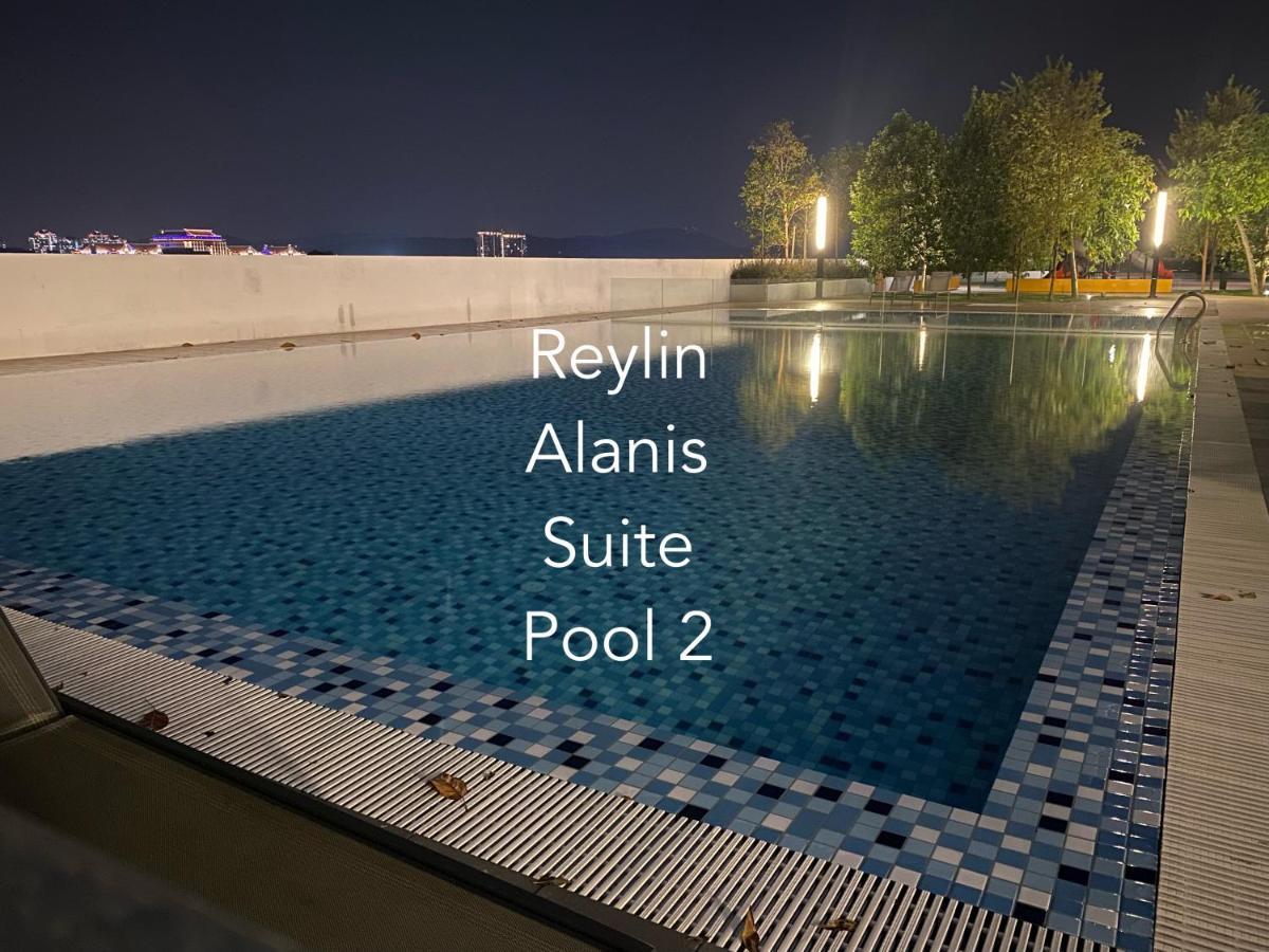 Reylin Alanis // Free Wifi & Netflix // Airport Shuttle Service Apartment Sepang
